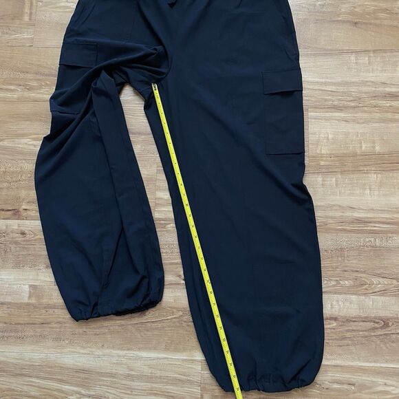 NWT GapFit Women’s L Black Runaround Parachute Cargo Pull-On Baggy Pants Stretch - Picture 11 of 16